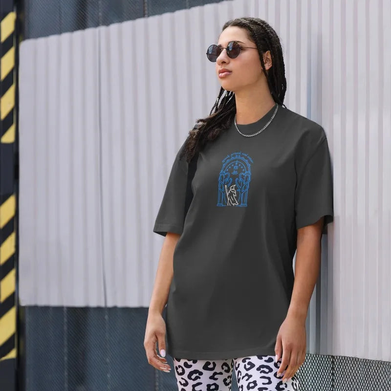 Woman wearing a dark gray t-shirt with the design of Khazad Dum gates